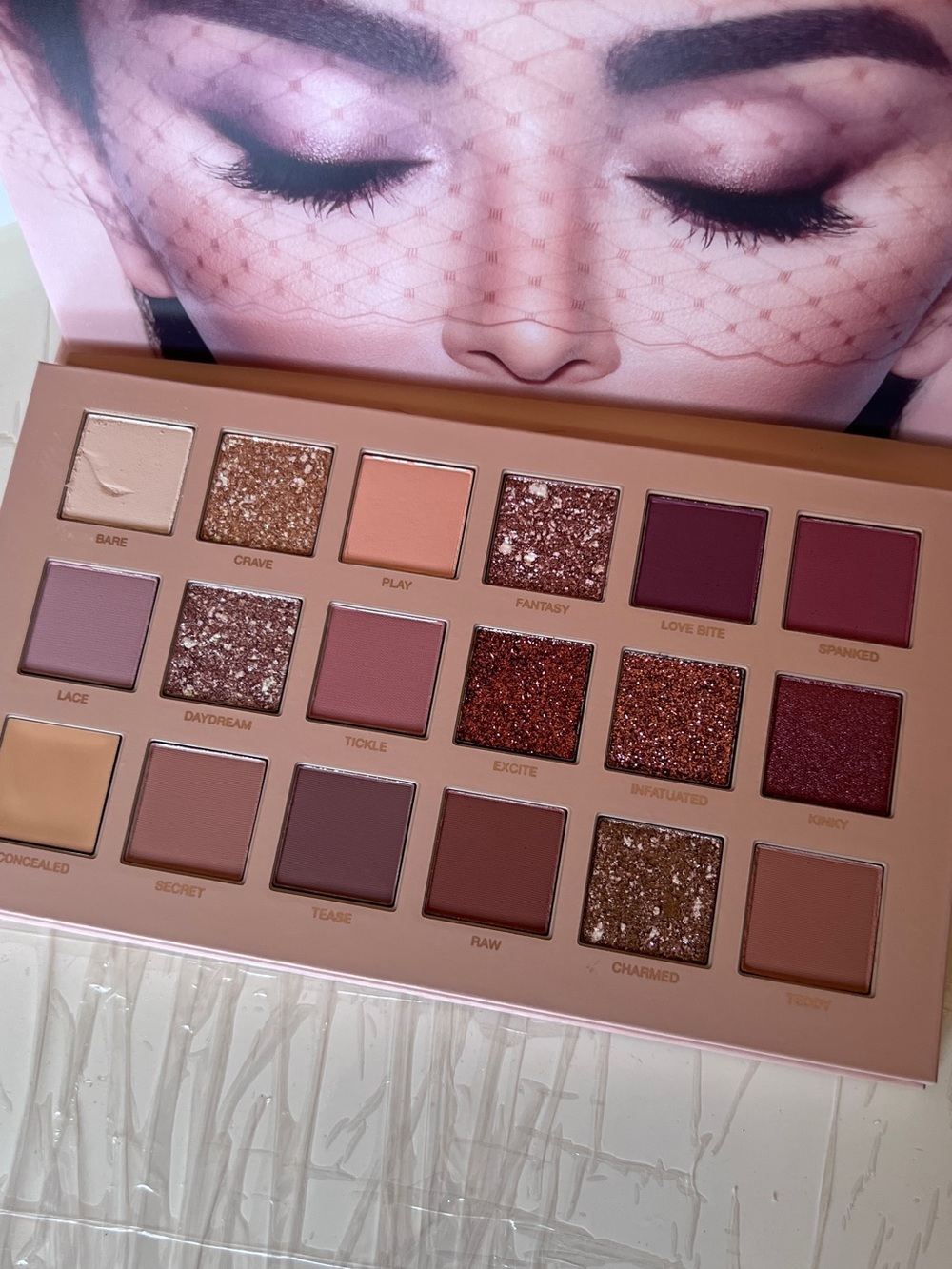NEW! Huda Beauty NUDE Eyeshadow Palette - - Picture 3 of 7